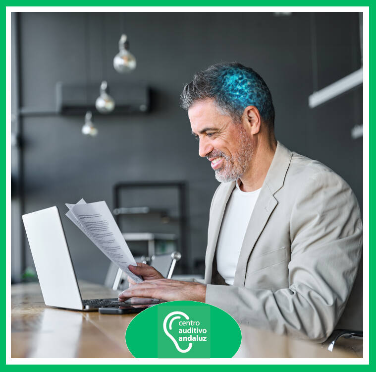 Audífonos conectados al ordenador